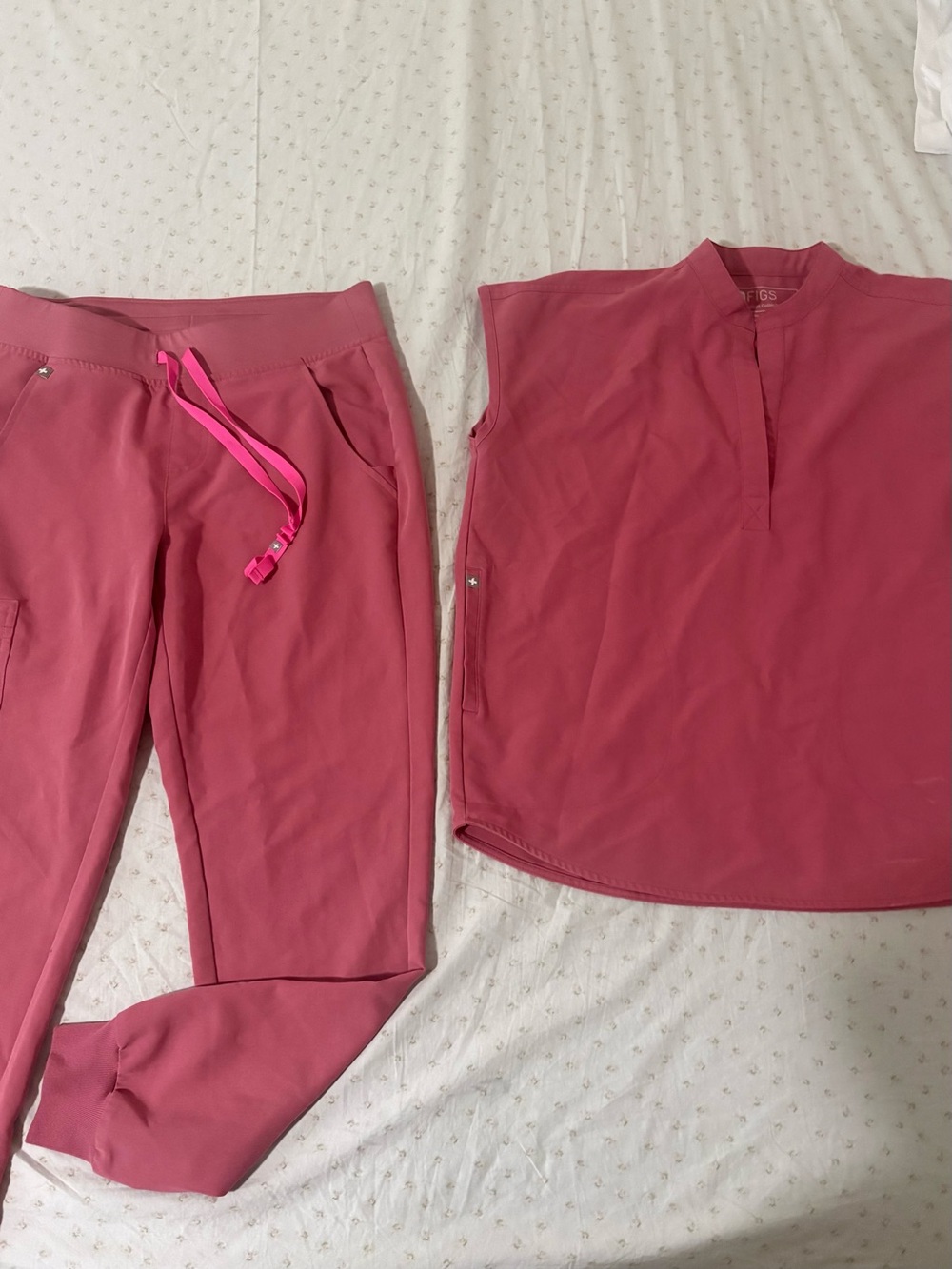 Figs Women's Rose-Mauve Scrub Jogger Pants and Top Set